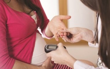 Tiều đường thai kỳ là bệnh tiểu đường phát triển trong quá trình mang thai ở khoảng tuần thứ 24. Vậy chế độ ăn cho người tiểu đường bà bầu cần lưu ý những gì để tốt cho sức khỏe của mẹ và bé trong gia đoạn thai kỳ. Cùng tìm hiểu qua bài viết dưới đây nhé. Chế độ...