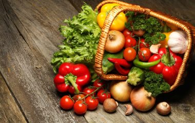 Ngày càng có nhiều người tiêu dùng lựa chọn thực phẩm hữu cơ vì cho rằng nó lành mạnh hơn và giúp phòng ngừa ung thư. Vậy ăn thực phẩm hữu cơ có lợi cho sức khỏe như thế nào? 1. Thực phẩm hữu cơ là gì? Thực phẩm hữu cơ là thực phẩm được sản xuất bằng các phương pháp...